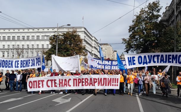 Protest sindikata prosvetara: Kako nema para za pristojne plate nastavnika a ima za stadione i oružje