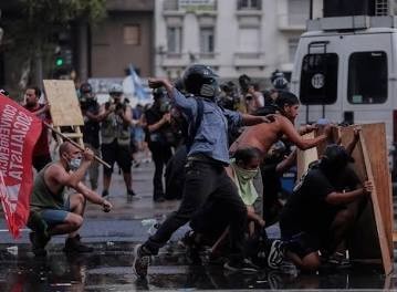Žestoke demonstracije u Argentini: Desničarska vlada drastično smanjuje prava radnika